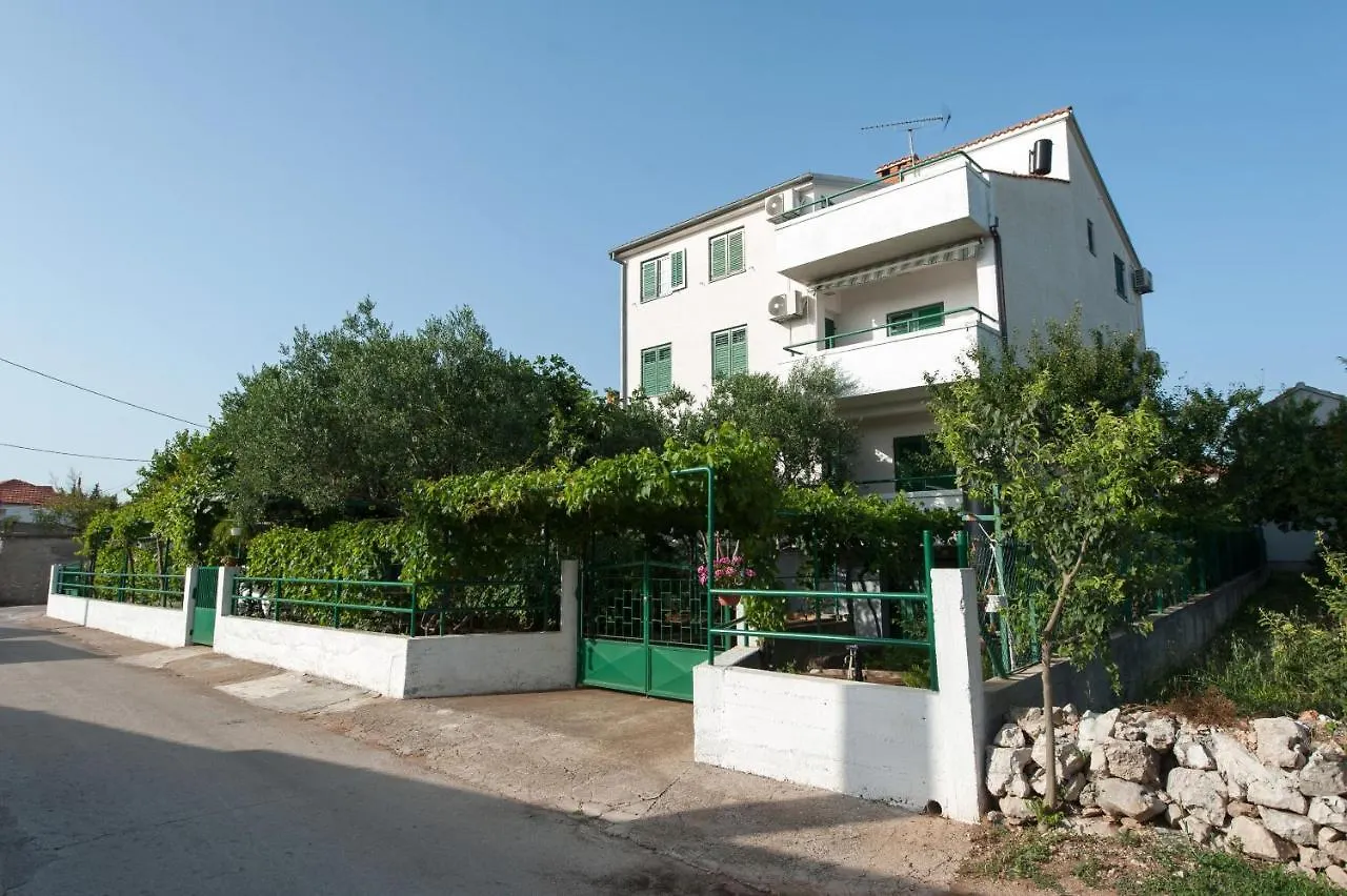 Studio Turanj 6445B location